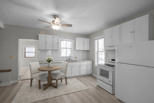 Building Photo - 509 W Baker St