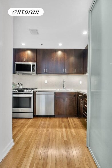 Building Photo - 152 E 118th St