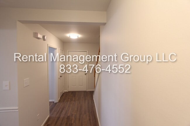 Building Photo - Newly Updated 3BR 2.5BA Townhome in Most C...