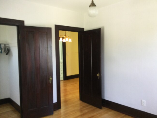 Building Photo - 117 W Wright St