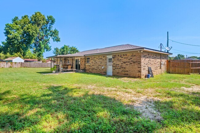 Building Photo - 4570 Yacht Harbor Dr