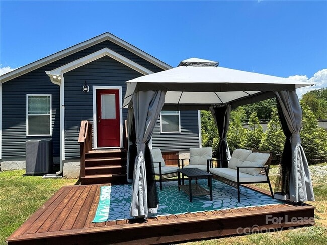 Building Photo - 528 S Shamrock Ave