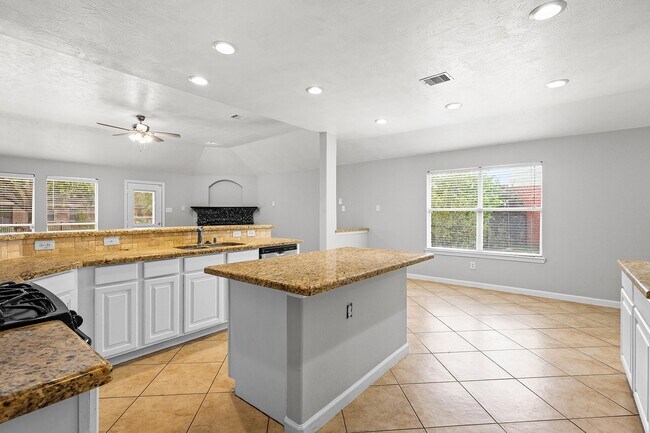 Building Photo - 25910 N Lakefair Dr