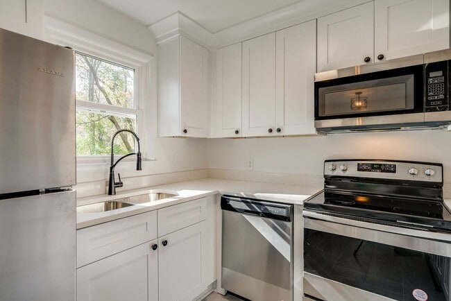 Building Photo - Great Belair Rental
