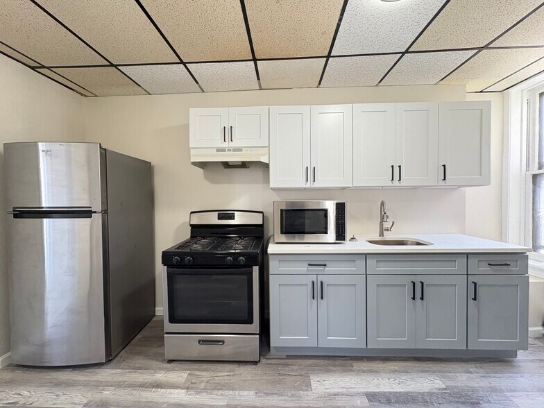 938 W Side Ave #4 - 945 W Side Ave