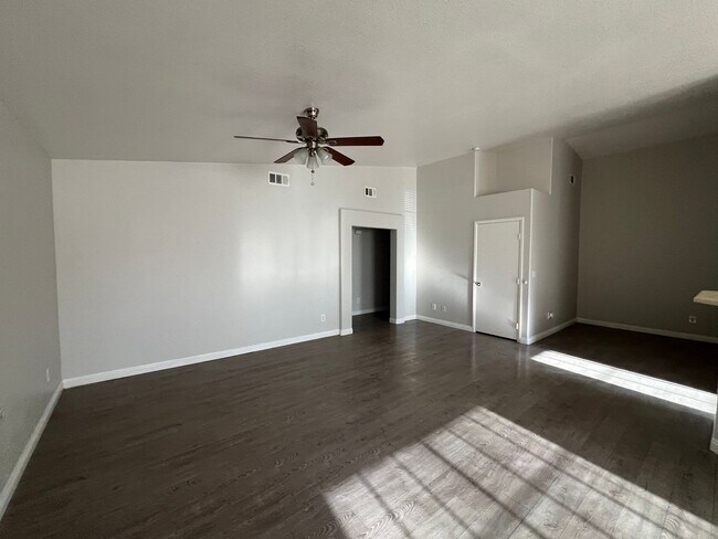 Building Photo - 2708 Ganzo St