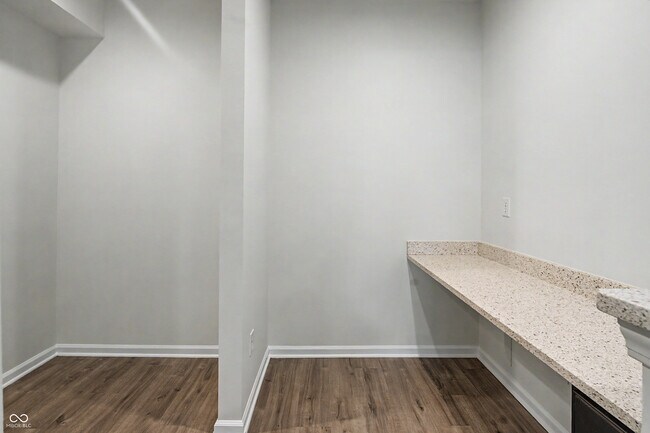 Building Photo - 5465 Dunhaven Rd