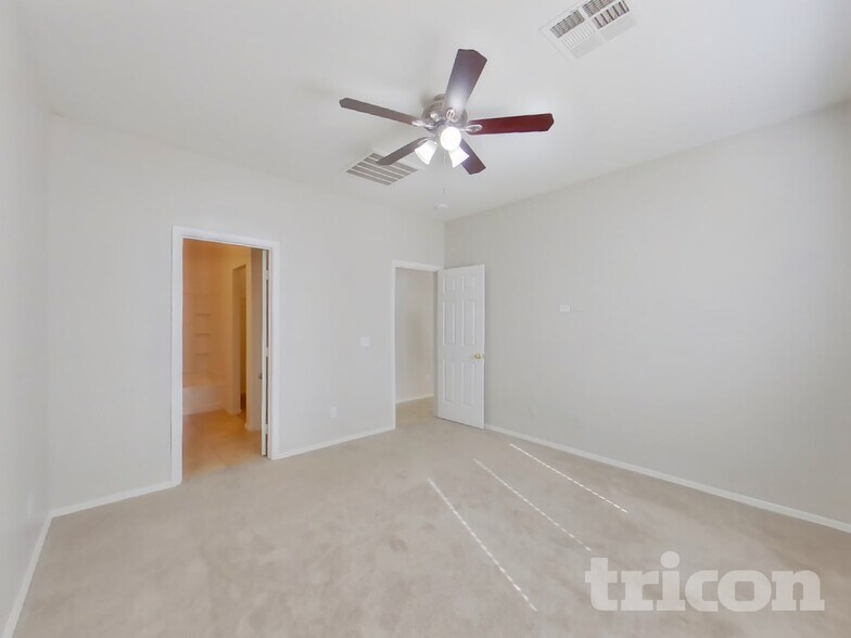 Building Photo - 2097 E Paso Fino Dr