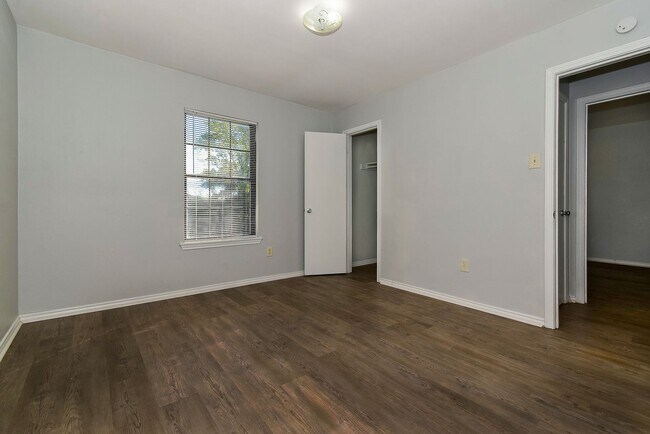 Building Photo - PEPERPORT.3913-3915