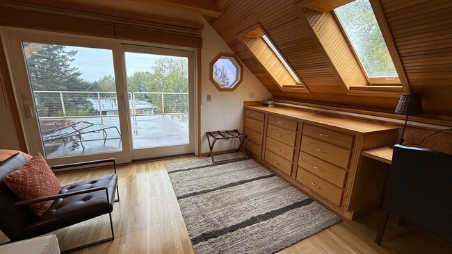 Building Photo - Beautiful Downtown House w/Inlet Views! Av...