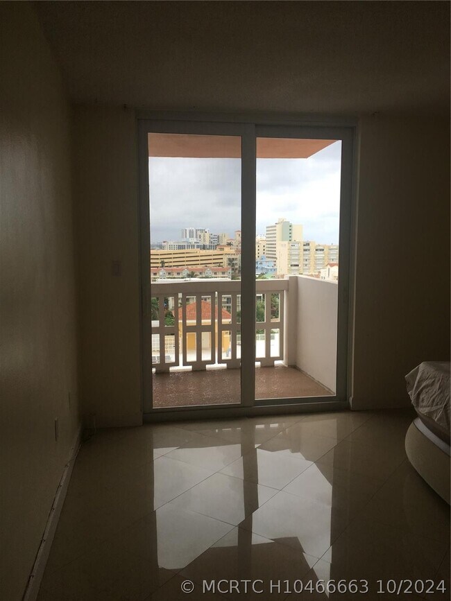 Building Photo - 801 S Ocean Dr