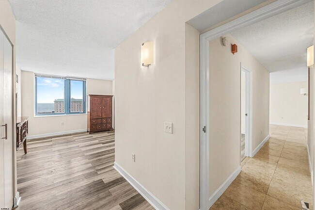 Building Photo - 526 Pacific Ave