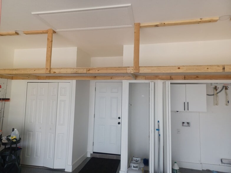 Building Photo - Available Now: Spacious 3 Bedroom / 2 Bathroom With a Large Fenced Yard