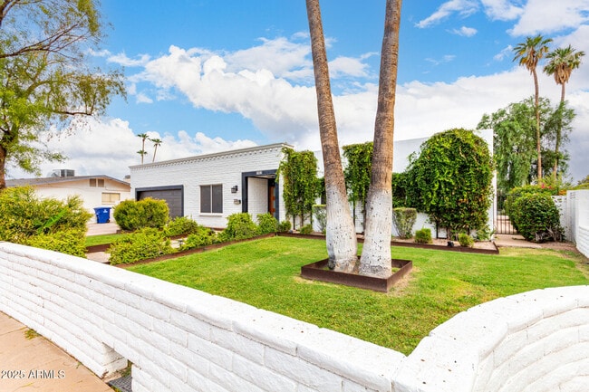 Building Photo - 1963 E Loma Vista Dr