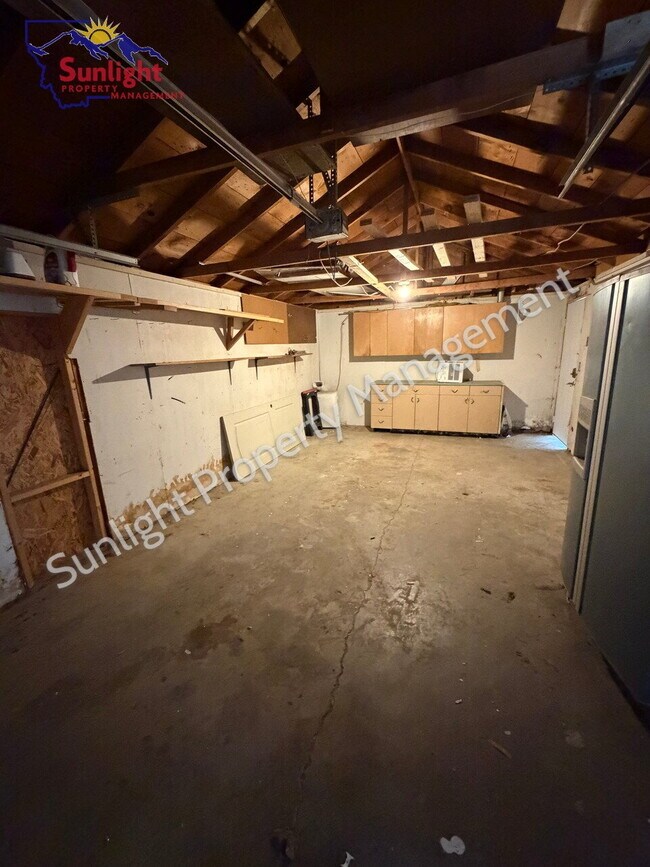 Building Photo - 2228 Maple St