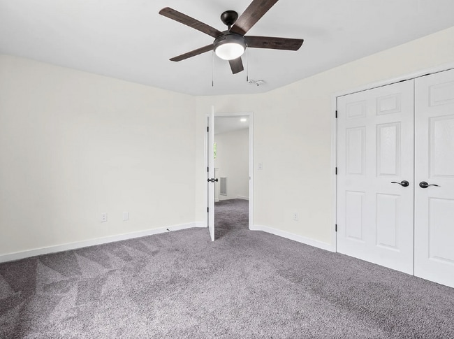 Building Photo - 4 Bedroom Home with Main-Level Primary and Fenced Backyard