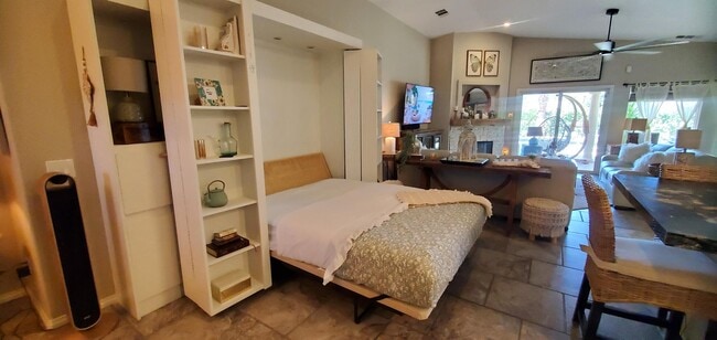 Building Photo - 82570 Delano Dr