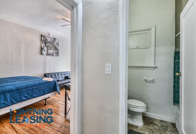 Building Photo - 723 S Alvarado St