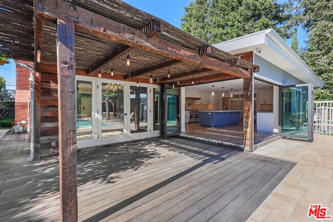 Building Photo - 4744 Haskell Ave