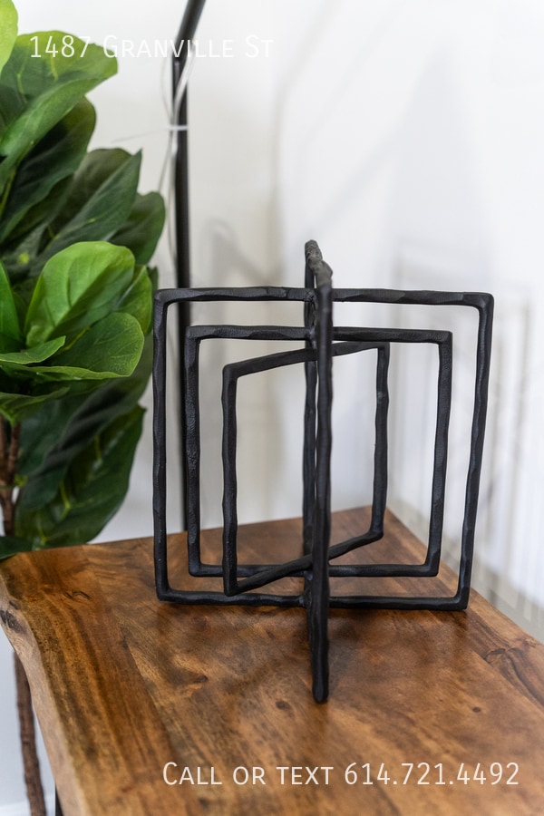 Building Photo - 1487 Granville St