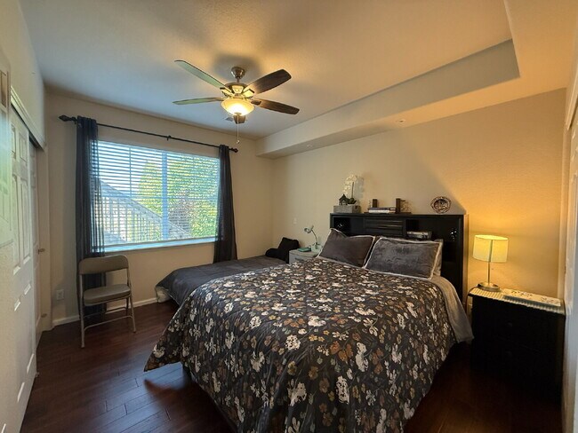 Building Photo - "Spacious 6-Bedroom Haven with 5 Full Baths in Aurora - 3,729 Sq. Ft. of Comfort & Style!"