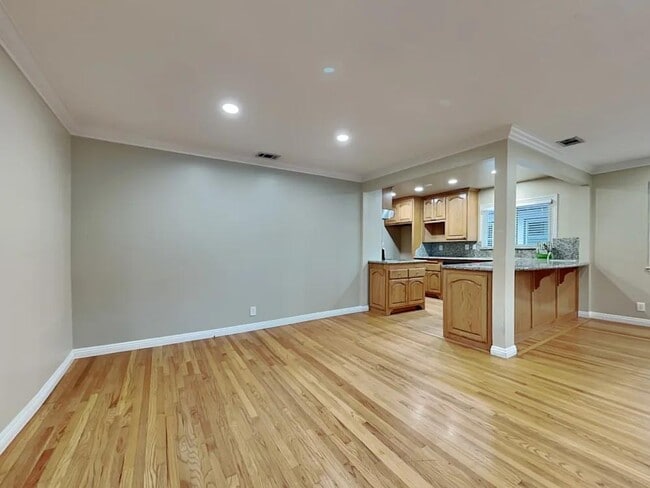 Building Photo - 4533 Albury Ave