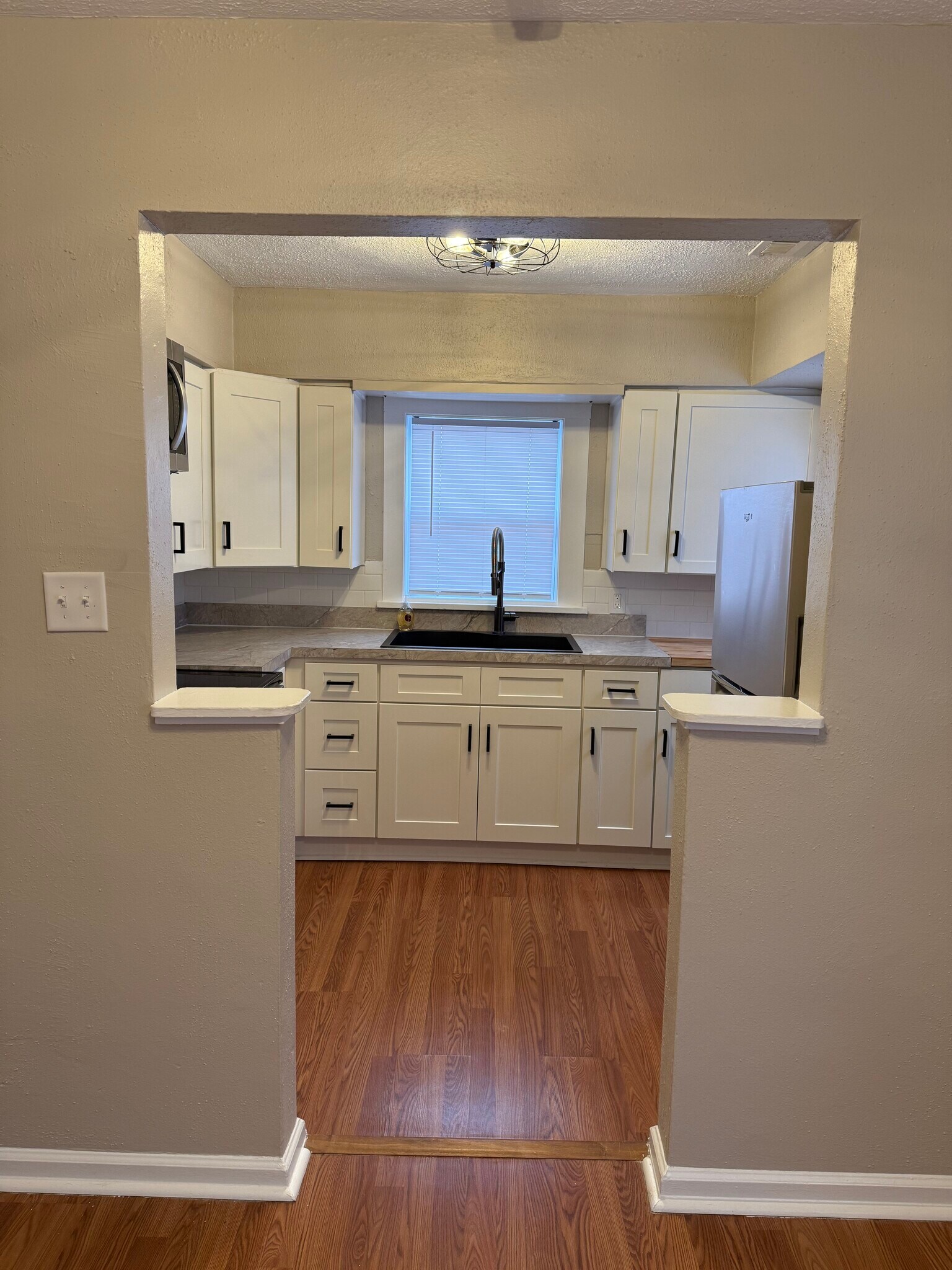 Building Photo - 509 E Mill St