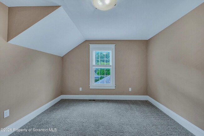 Building Photo - 121 Morris Ave