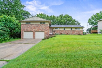Building Photo - 820 S Fairview Rd