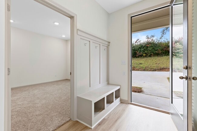 Building Photo - 106 Summer St