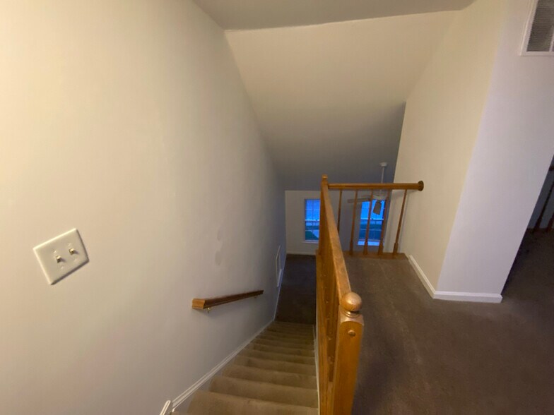 Building Photo - 8160 Cliffview Ave