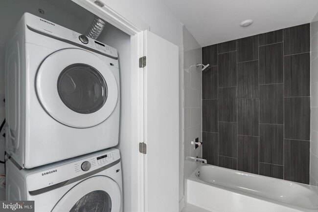 Building Photo - 813 N Broad St