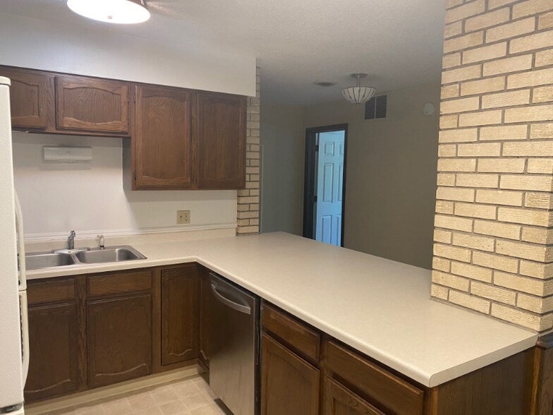 Building Photo - 3504 11th Ave N