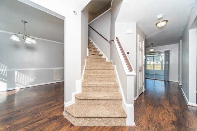 Building Photo - Beautiful 3 bed/ 2.5 bath home in Deep Creek
