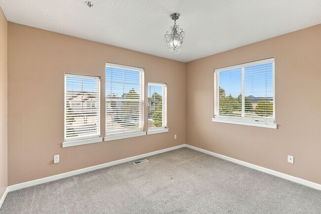Building Photo - 1680 N Winchester Ct