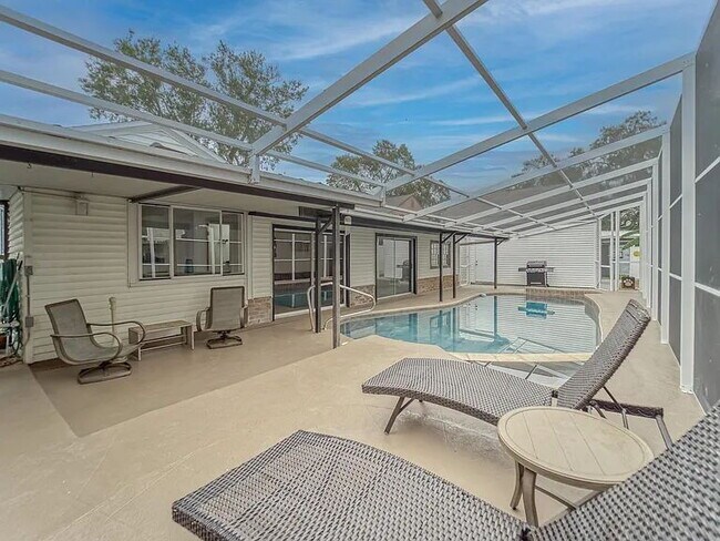 Building Photo - Riverside Heights Pool Home | Across from the Hillsborough River