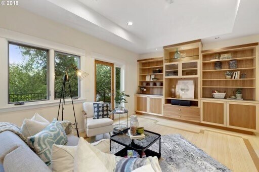 Building Photo - 2883 SW Champlain Dr