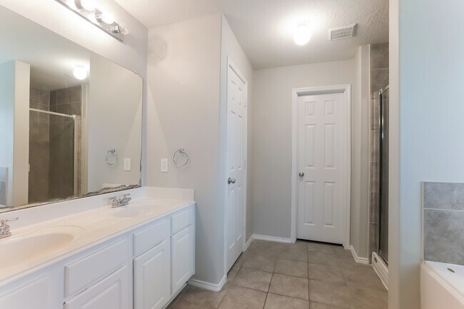 Building Photo - 20518 Holly Barr Ln