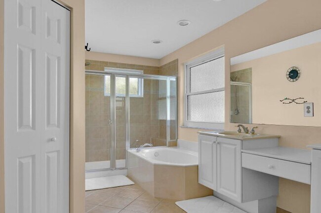 Building Photo - 9022 Dupont Pl