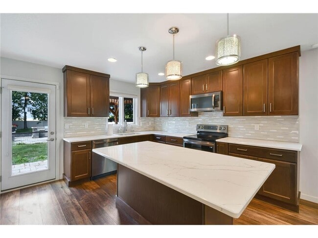 Building Photo - 154 Beaton Dr W