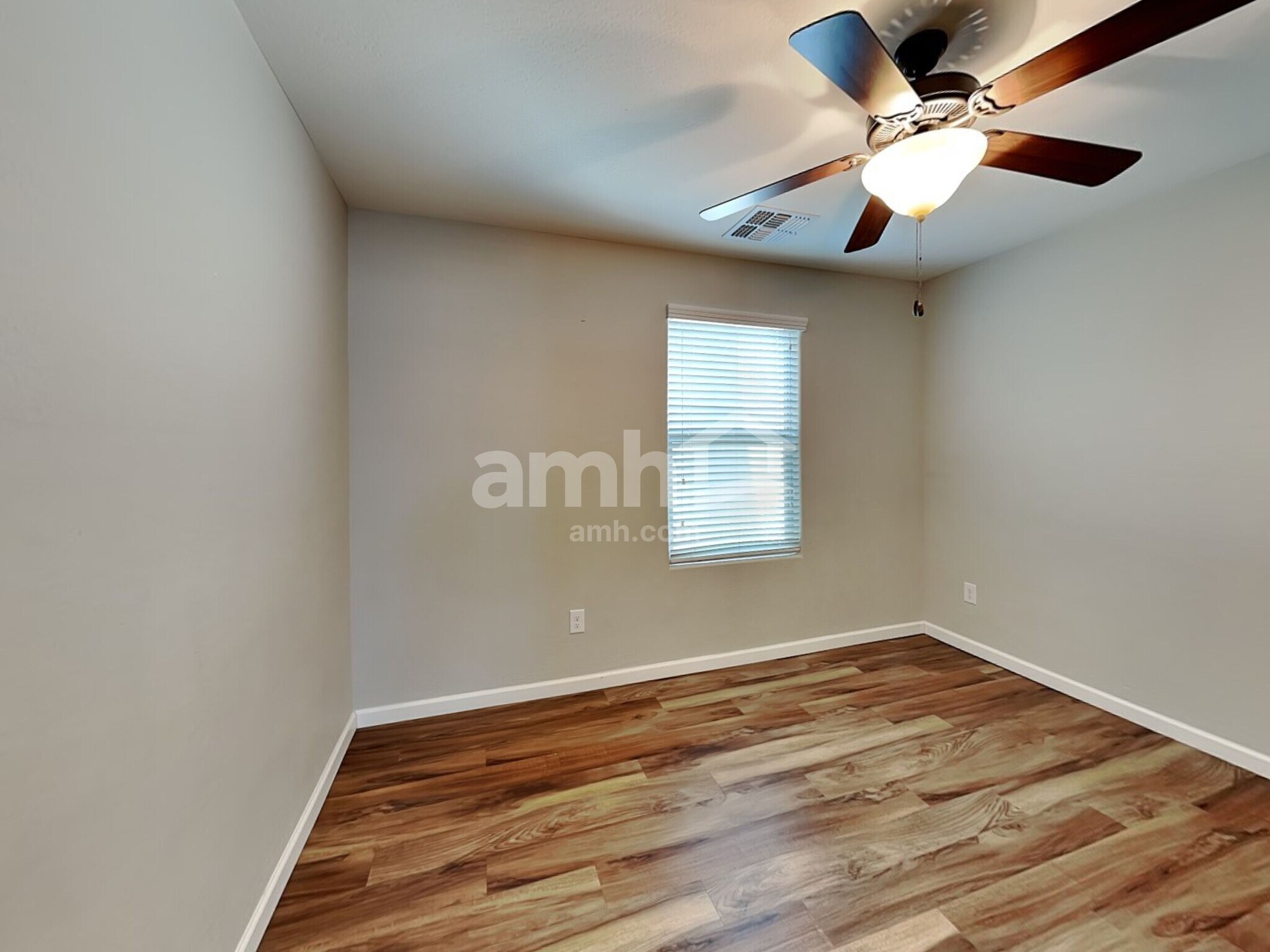 Building Photo - 20690 W Stone Hill Rd