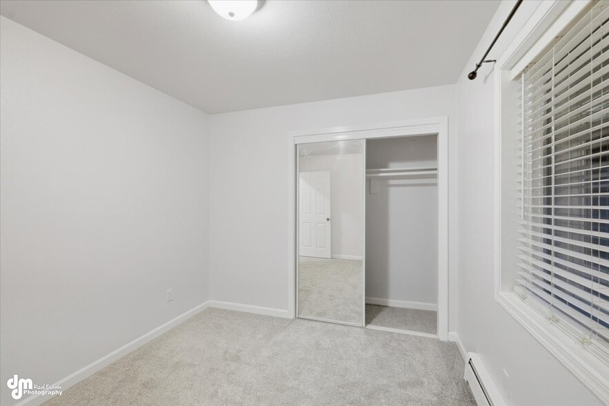 Building Photo - 1000 E Dellwood St