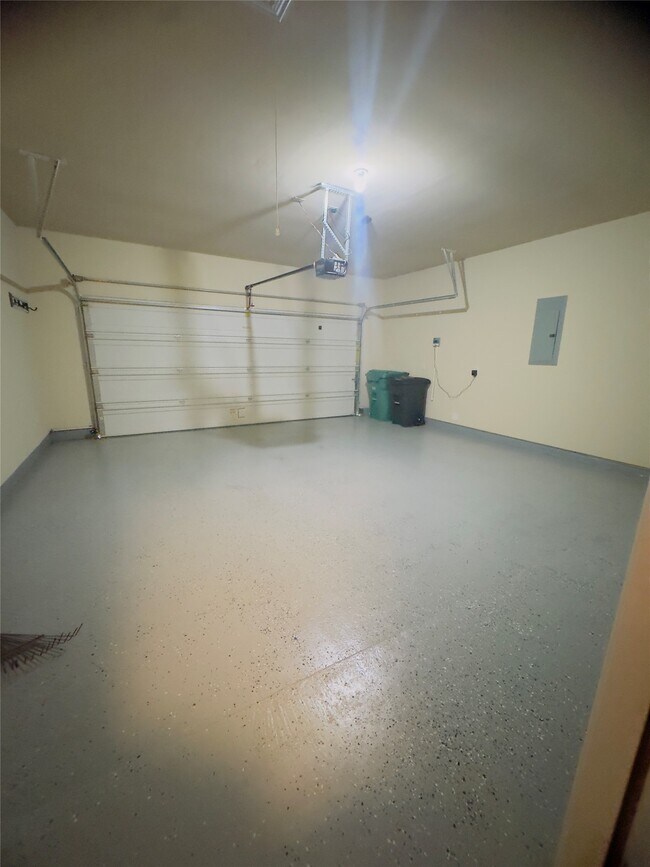 Building Photo - 26327 Cedar Pine Dr