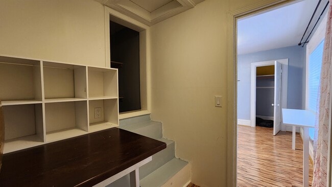 Building Photo - 513 S Brooks St