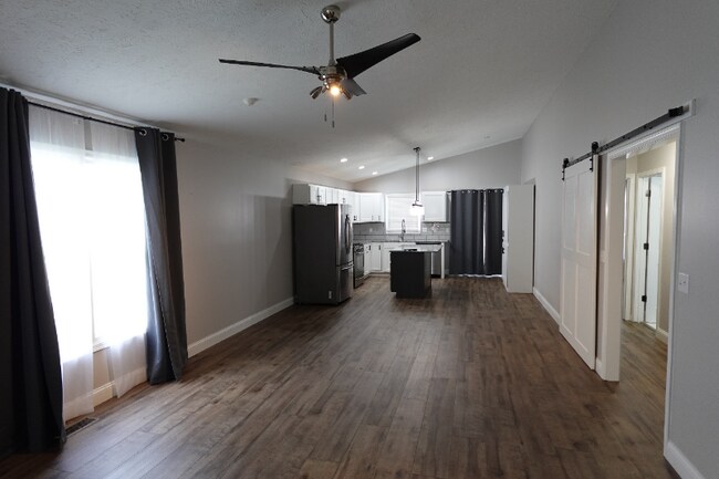 Building Photo - 2211 W Jubilee Ln