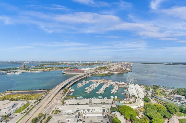 Building Photo - 398 NE 5th St