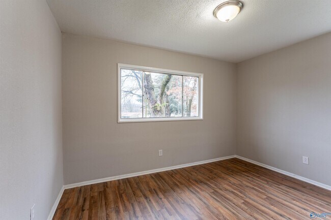 Building Photo - 112 Wilkenson Dr NE