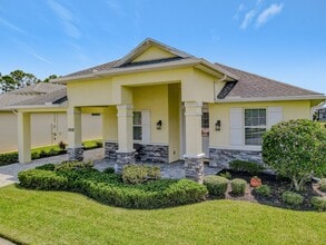 Building Photo - 3008 King Palm Dr