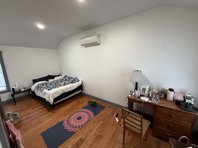 Building Photo - 413 S Aurora St