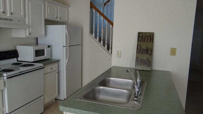 Building Photo - 931 Jasmine Dr